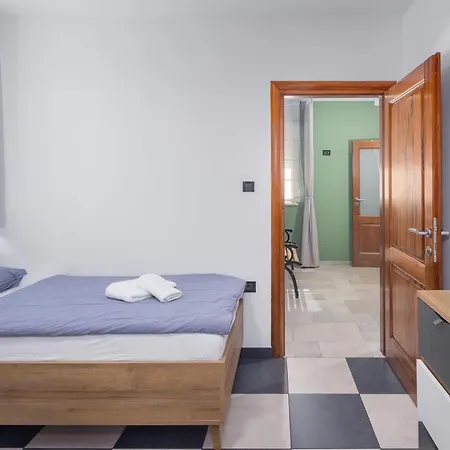 Amazing In With Kitchen Apartament *
